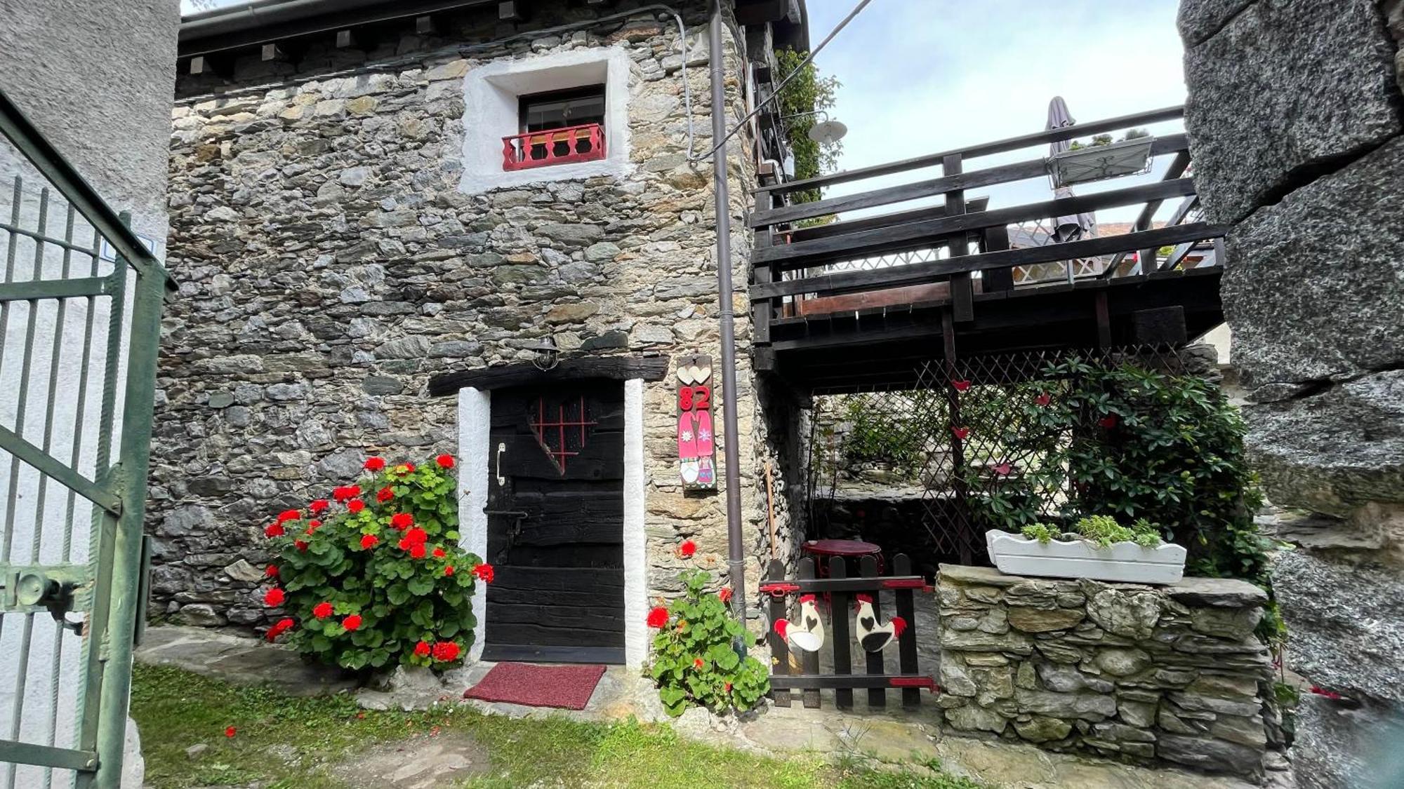 Ca' Storta una romantica baita fra i monti Gravedona Esterno foto